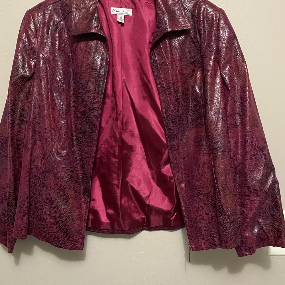Red color jacket - Picture 3 of 6